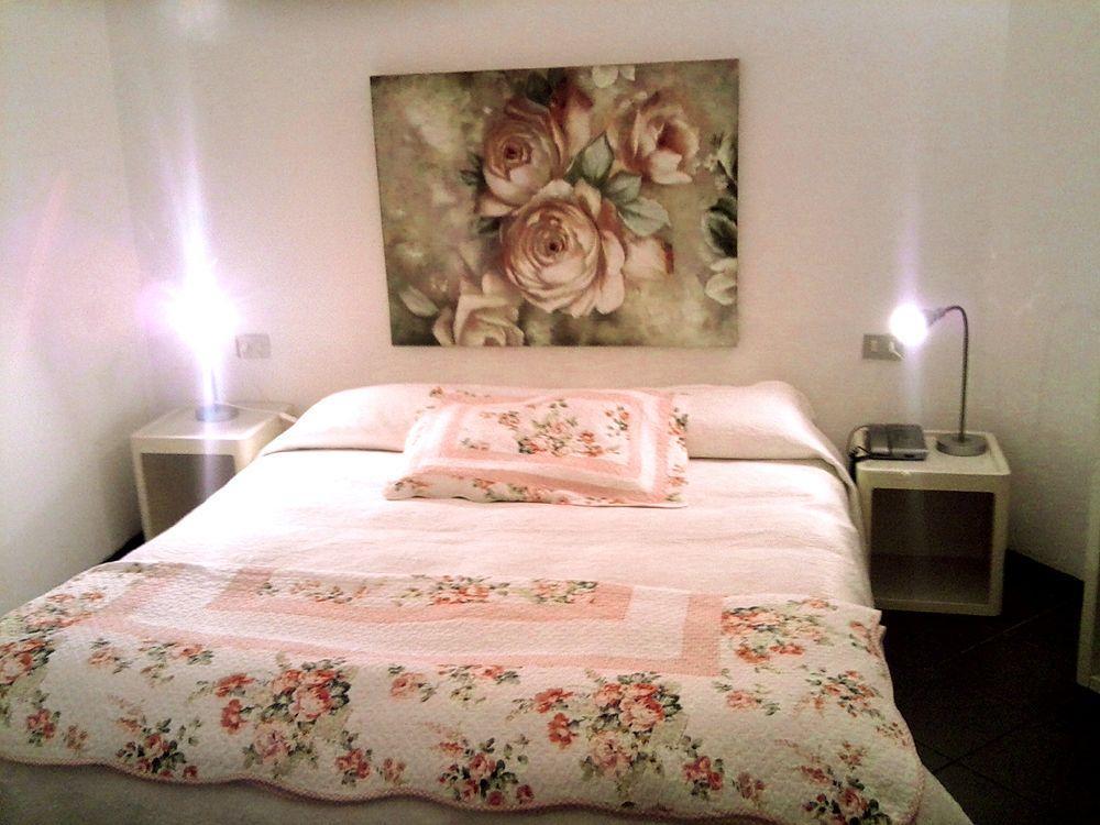 Hotel Pensione Moderna Бонассола Экстерьер фото