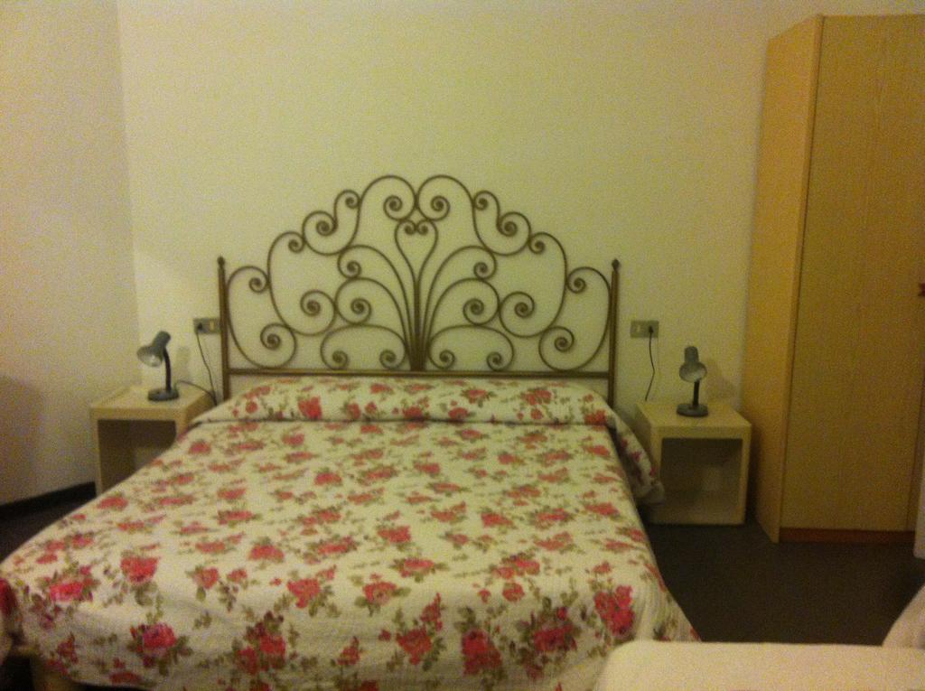 Hotel Pensione Moderna Бонассола Экстерьер фото